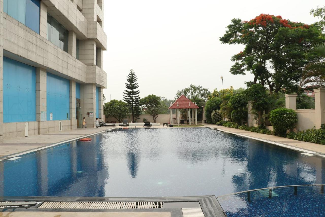 Holiday Inn Chandigarh Panchkula, An Ihg Hotel Zewnętrze zdjęcie Swimming pool at the hotel