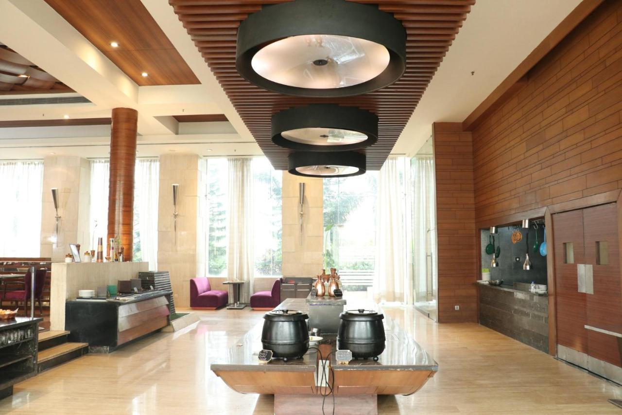 Holiday Inn Chandigarh Panchkula, An Ihg Hotel Zewnętrze zdjęcie The interior of the hotel