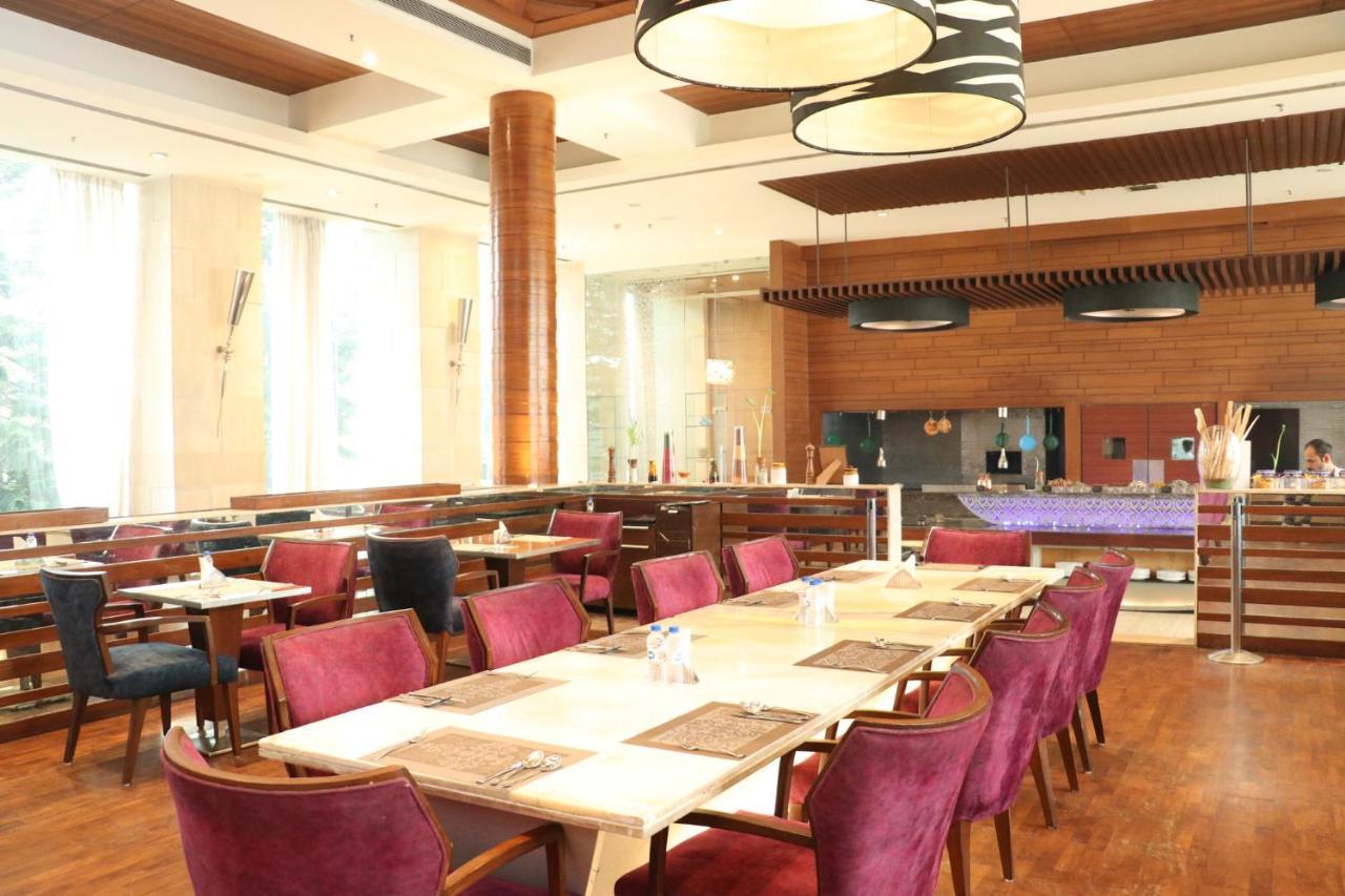 Holiday Inn Chandigarh Panchkula, An Ihg Hotel Zewnętrze zdjęcie The restaurant