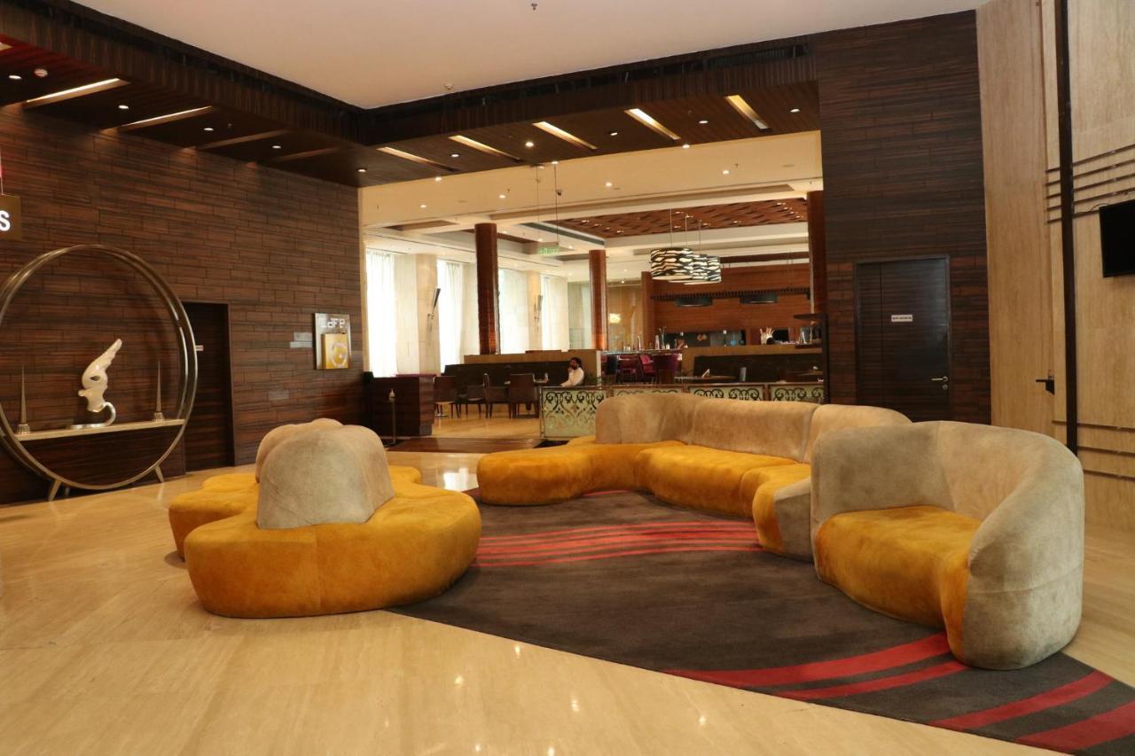 Holiday Inn Chandigarh Panchkula, An Ihg Hotel Zewnętrze zdjęcie The lobby of the hotel