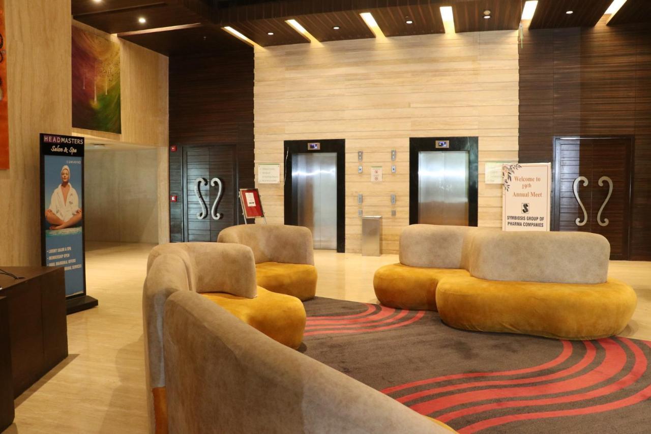 Holiday Inn Chandigarh Panchkula, An Ihg Hotel Zewnętrze zdjęcie The lobby of the hotel