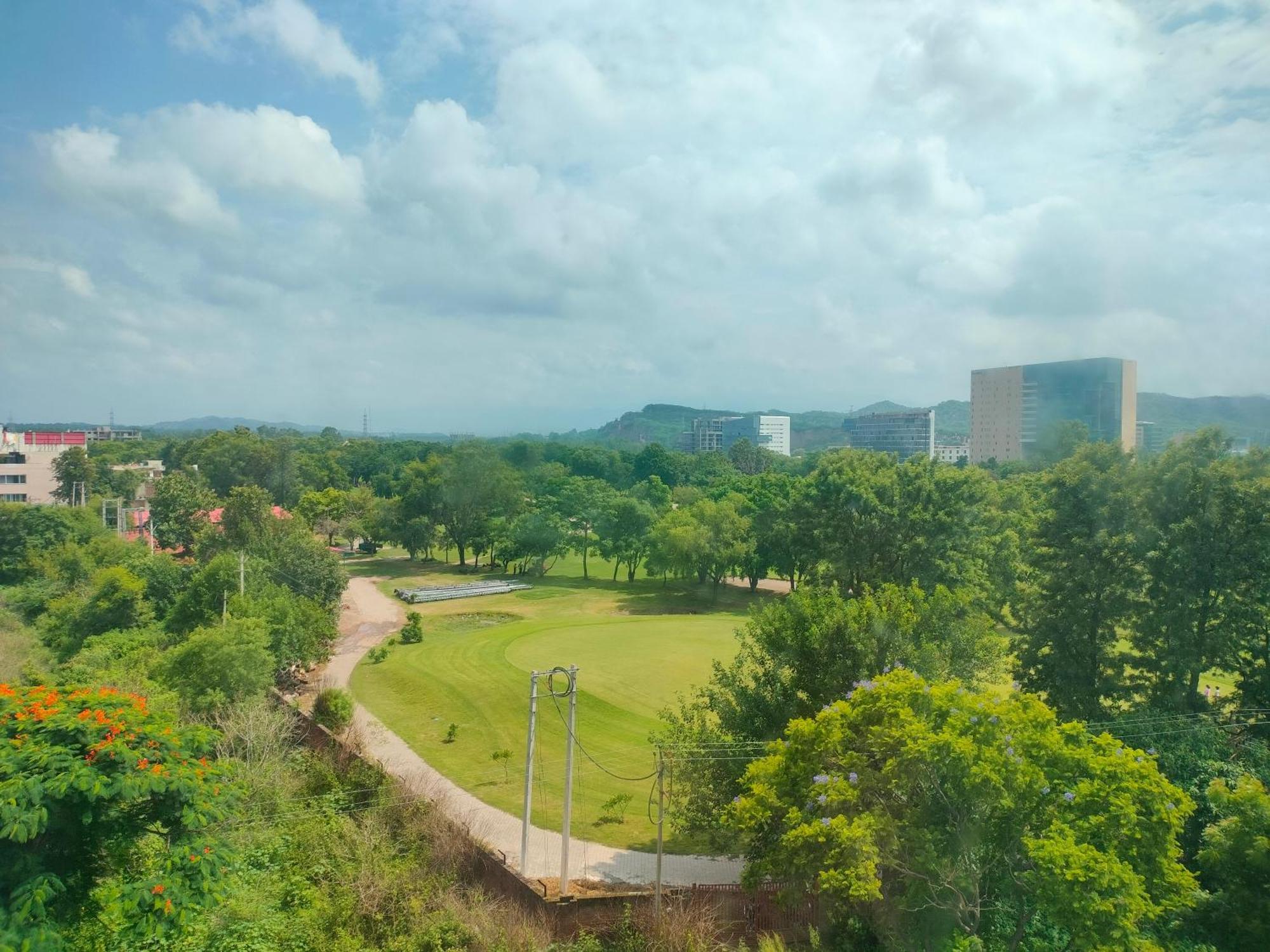 Holiday Inn Chandigarh Panchkula, An Ihg Hotel Zewnętrze zdjęcie View of the campus