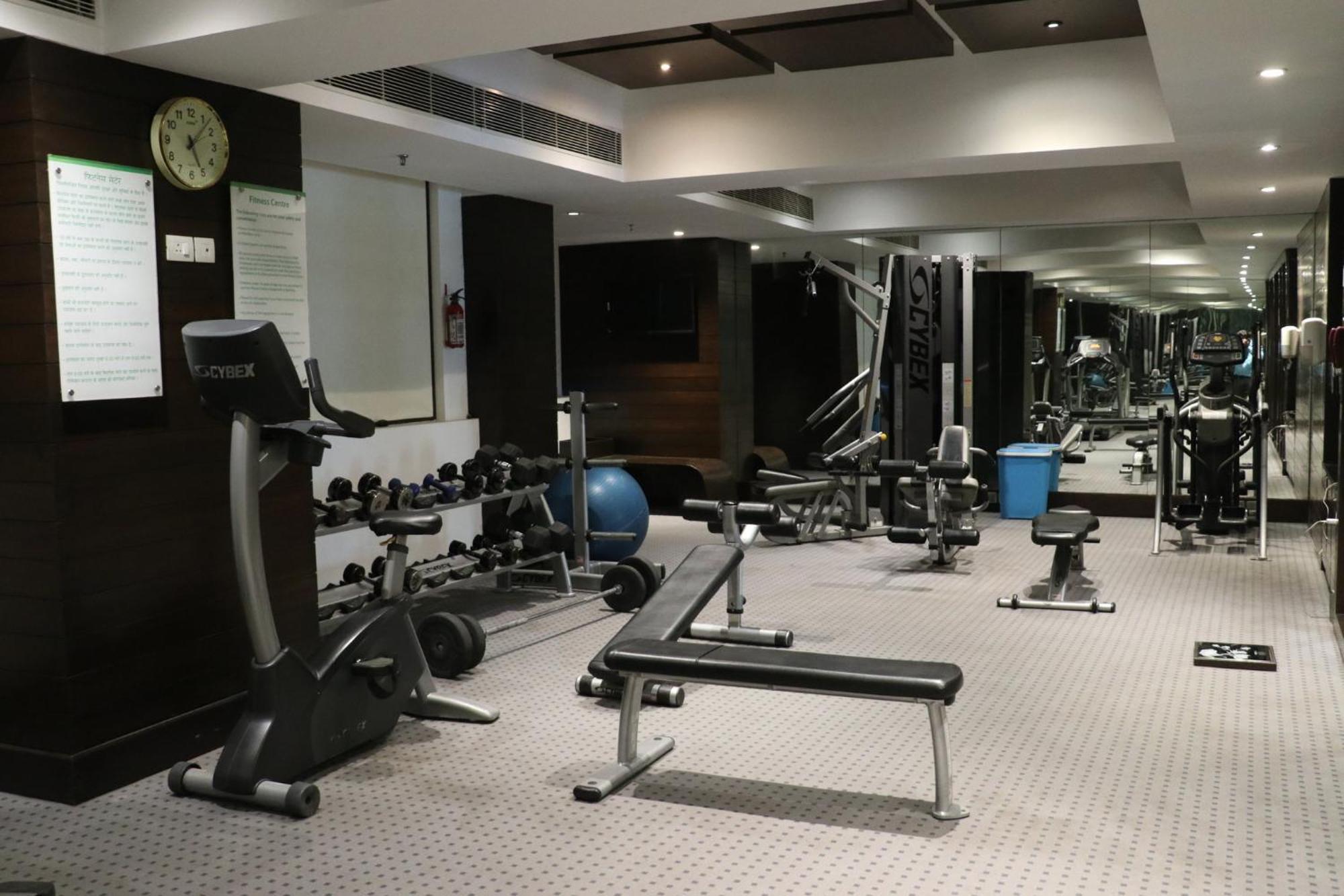 Holiday Inn Chandigarh Panchkula, An Ihg Hotel Zewnętrze zdjęcie The gym at the hotel