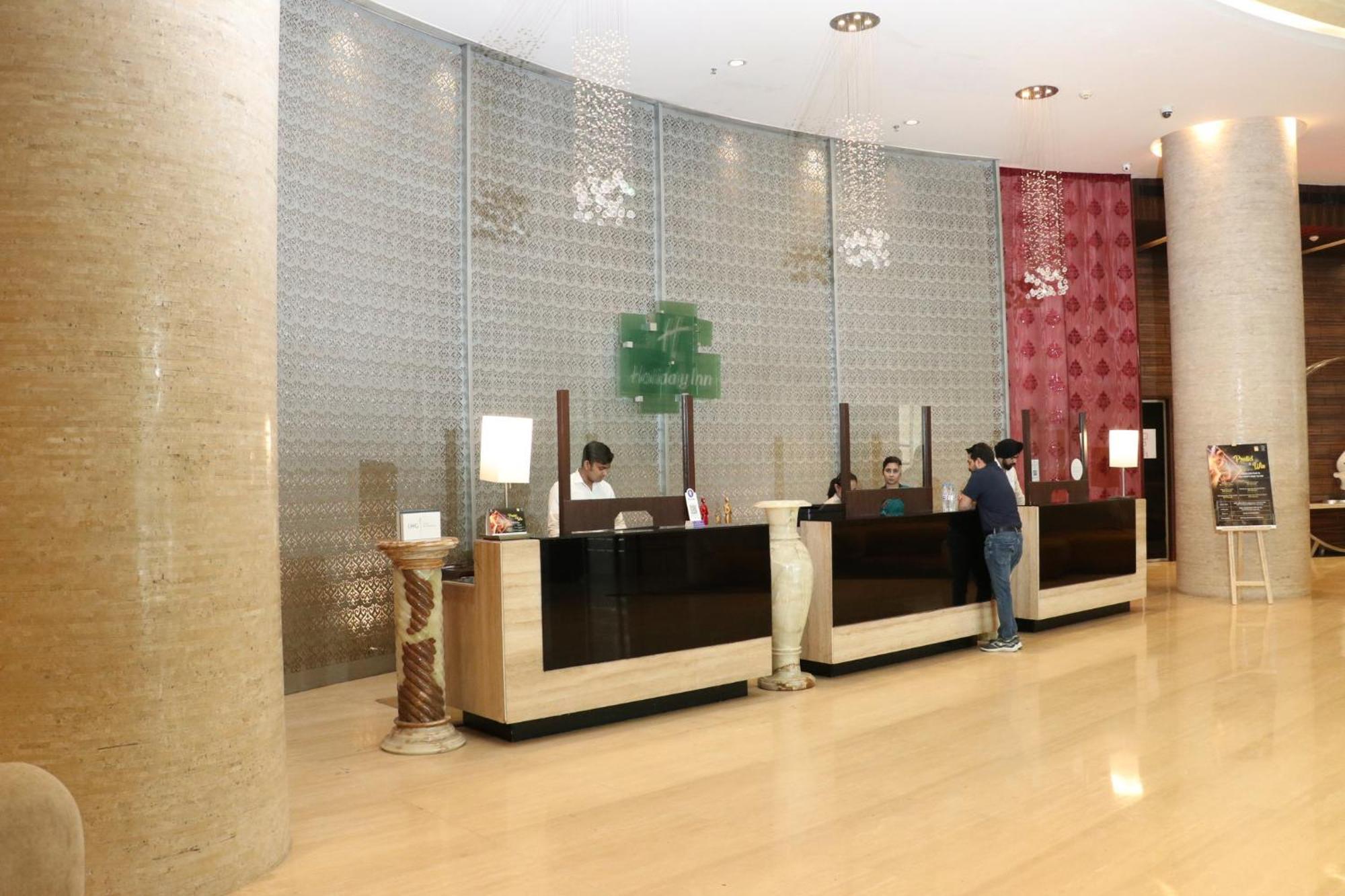 Holiday Inn Chandigarh Panchkula, An Ihg Hotel Zewnętrze zdjęcie The lobby of the hotel