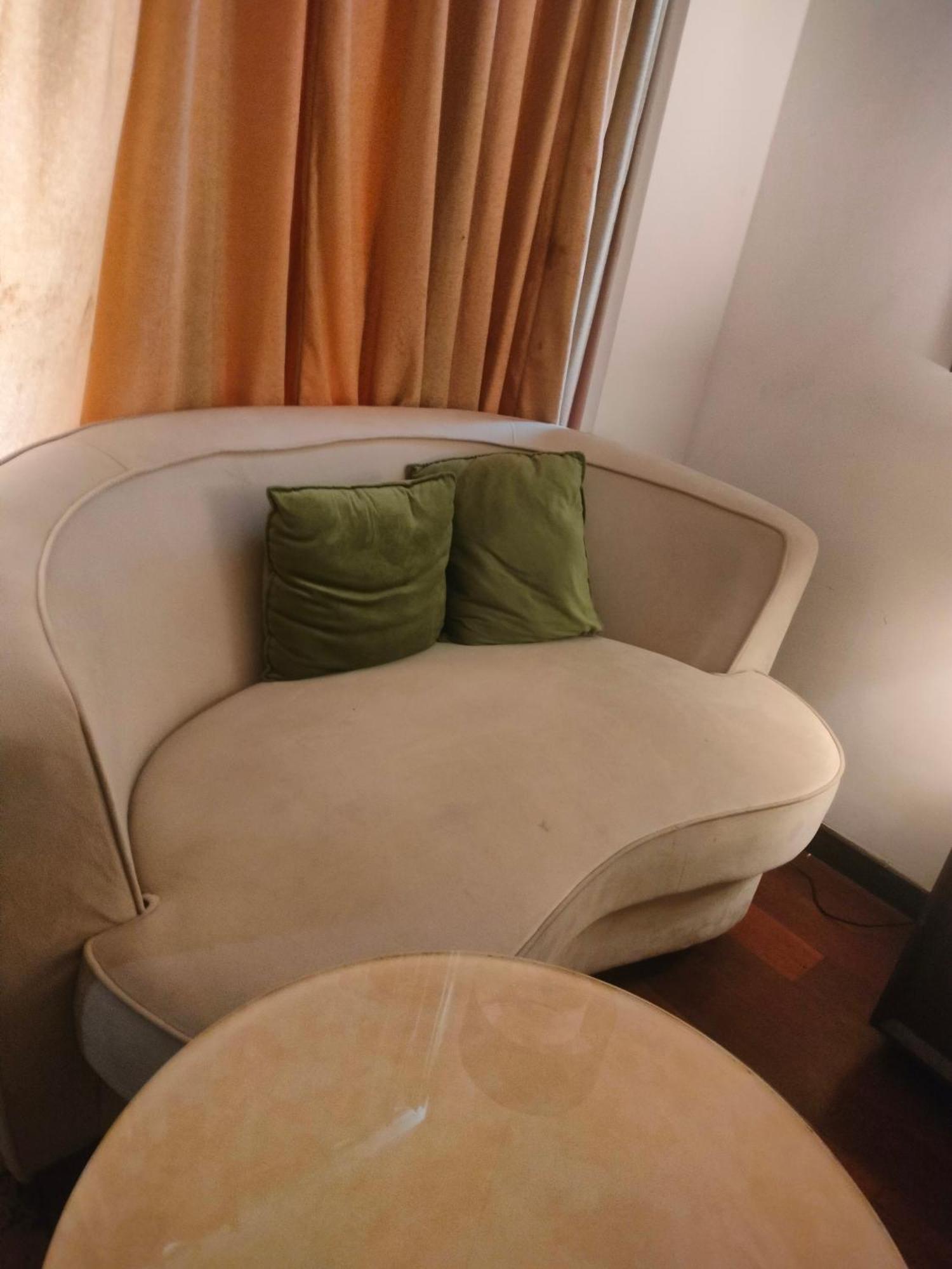 Holiday Inn Chandigarh Panchkula, An Ihg Hotel Zewnętrze zdjęcie A sofa in a hotel room