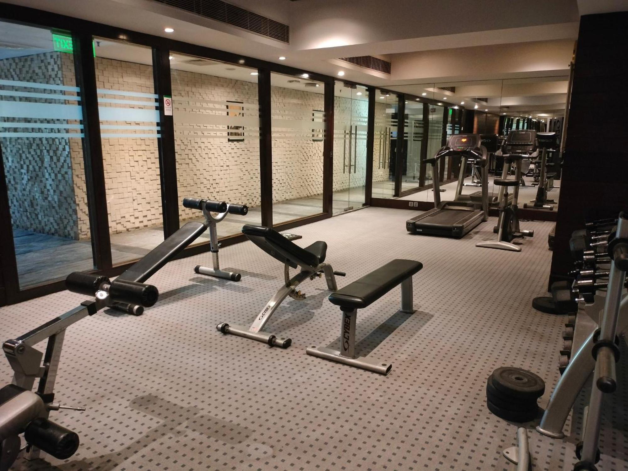 Holiday Inn Chandigarh Panchkula, An Ihg Hotel Zewnętrze zdjęcie The gym at the hotel