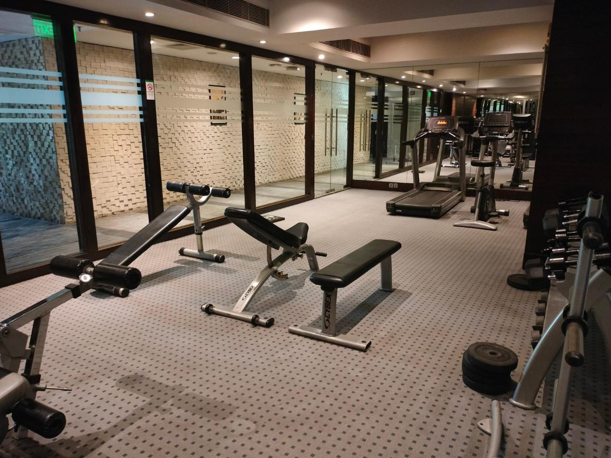 Holiday Inn Chandigarh Panchkula, An Ihg Hotel Zewnętrze zdjęcie The gym at the hotel