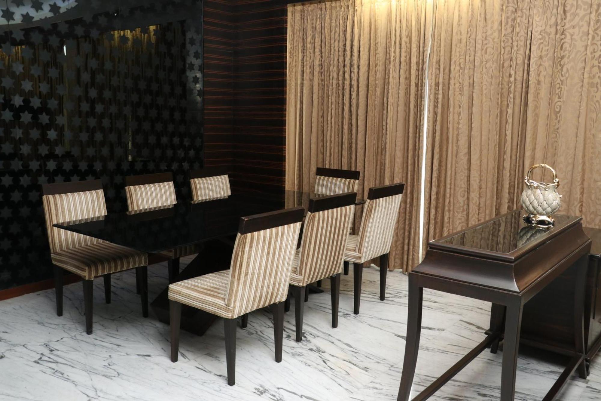 Holiday Inn Chandigarh Panchkula, An Ihg Hotel Zewnętrze zdjęcie A dining room