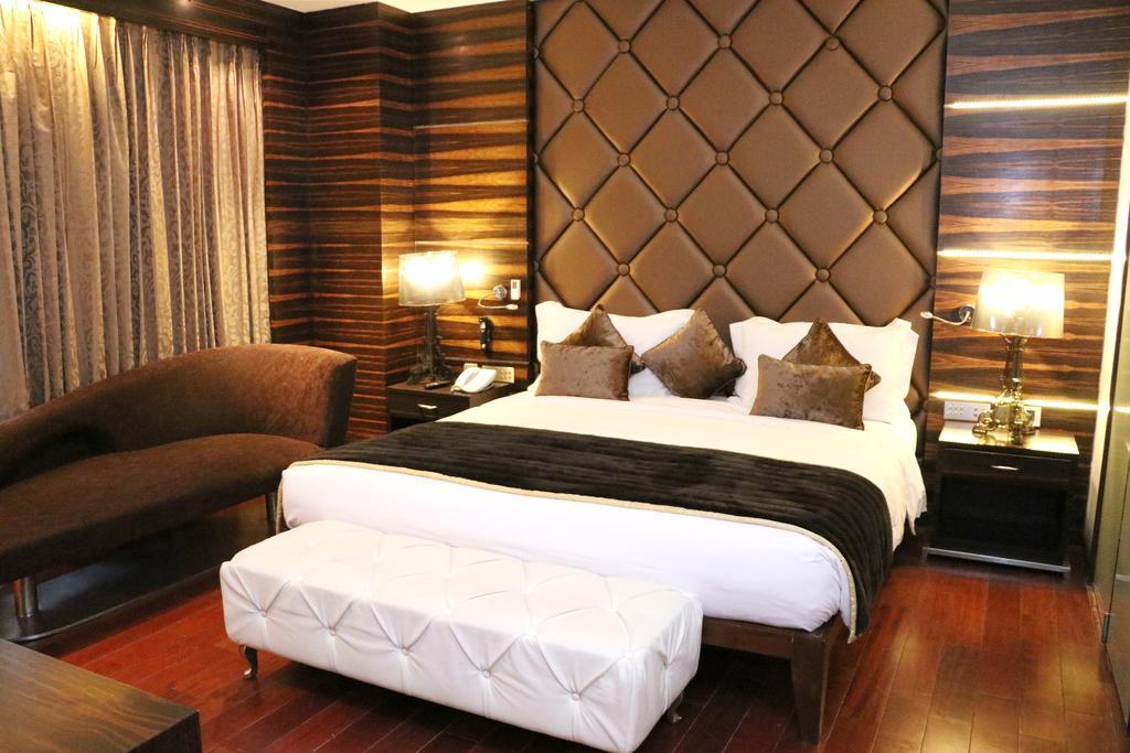 Holiday Inn Chandigarh Panchkula, An Ihg Hotel Zewnętrze zdjęcie A bedroom at the Taj Bengal